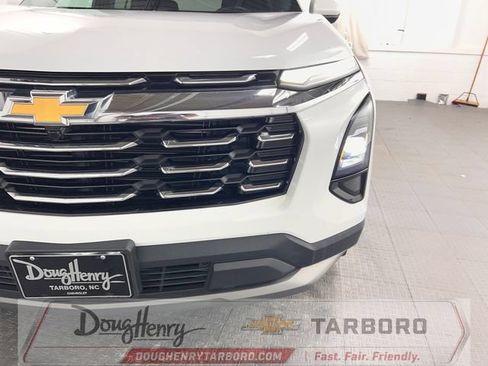 Used 2025 Chevrolet Equinox LT FWD image 12
