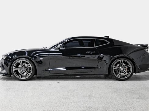 Used 2017 Chevrolet Camaro SS RWD image 9