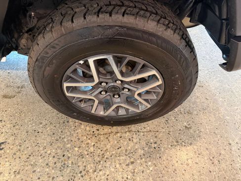Used 2025 Jeep Wrangler Unlimited Sahara AWD/4WD image 30
