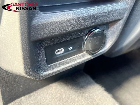 Used 2024 Volkswagen Tiguan SE image 33