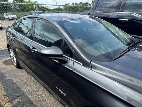 Used 2019 Ford Fusion SE FWD image 7