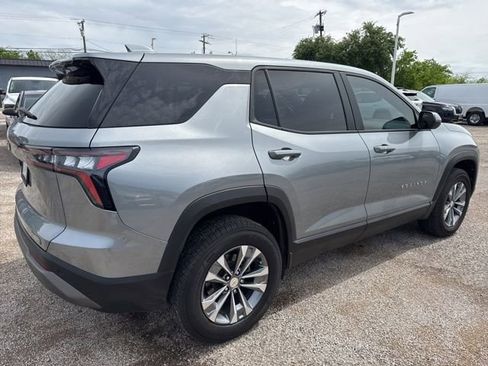 Used 2025 Chevrolet Equinox LT image 3