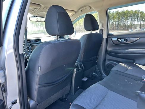 Used 2020 Nissan Rogue SV image 18