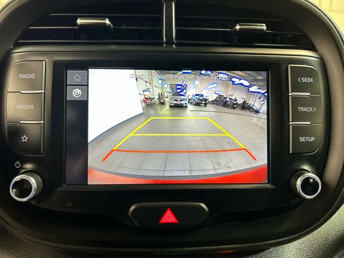 Used 2023 Kia Soul LX w/ LX Technology Package FWD image 5