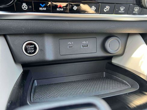 Used 2023 Nissan Rogue SL w/ SL Premium Package image 16