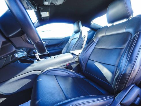 Used 2025 Ford Mustang Premium image 27