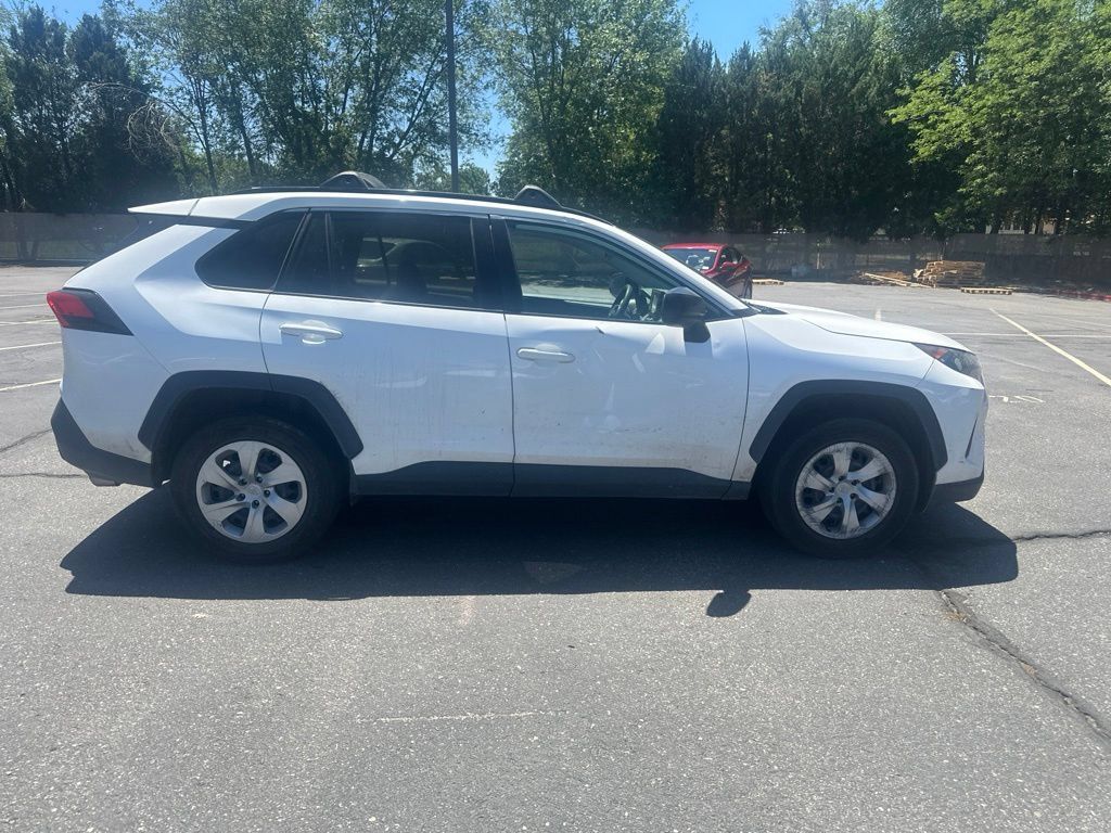 Used 2021 Toyota RAV4 LE AWD/4WD image 4