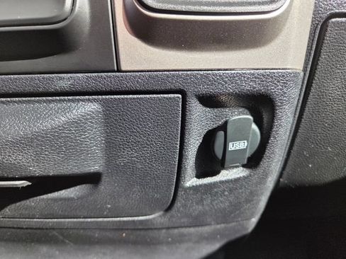 Used 2016 RAM 1500 Classic SLT AWD/4WD image 34