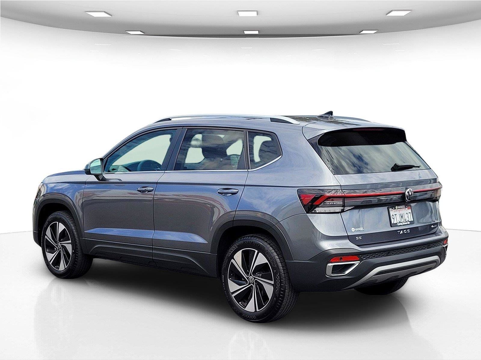 Certified 2025 Volkswagen Taos SE w/ Panoramic Sunroof Package AWD/4WD image 9