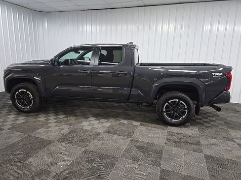 Used 2024 Toyota Tacoma TRD Sport AWD/4WD image 4