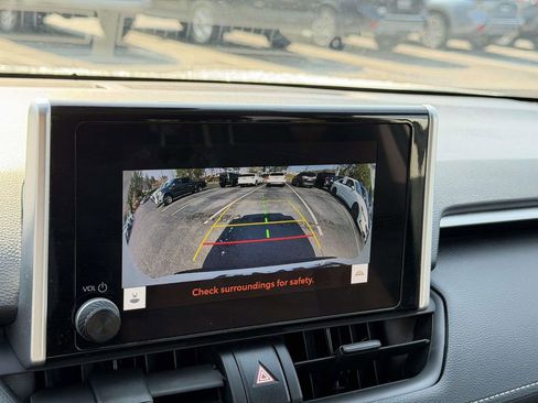 Used 2024 Toyota RAV4 LE image 4