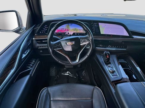 Used 2024 Cadillac Escalade Premium Luxury AWD/4WD image 24