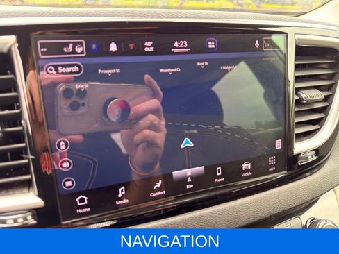 Used 2022 Chrysler Voyager LX FWD image 3