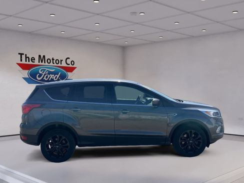 Used 2019 Ford Escape SE image 4