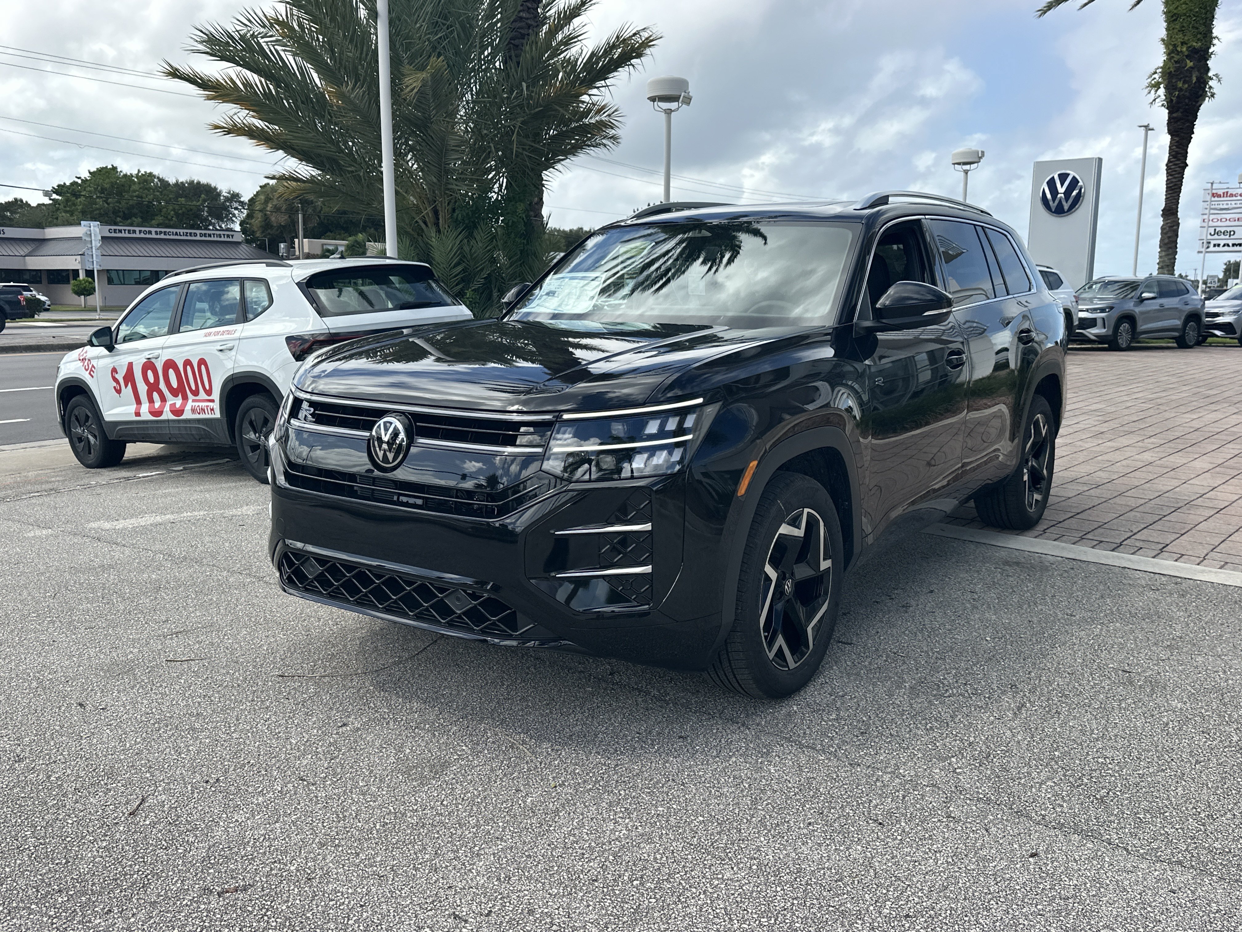 New 2027 Volkswagen Atlas SEL R-Line AWD/4WD image 2