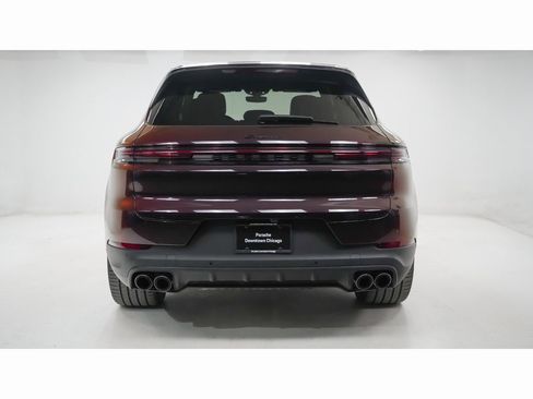 Used 2025 Porsche Cayenne E-Hybrid w/ Premium Package image 11