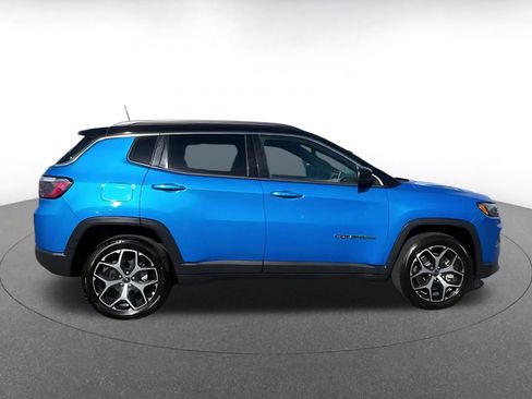 Used 2025 Jeep Compass Limited AWD/4WD image 16