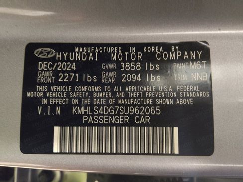 Used 2025 Hyundai Elantra SEL FWD image 33