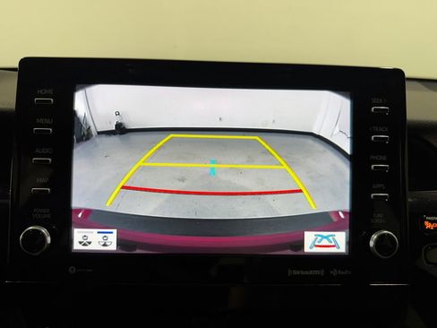 Used 2022 Toyota Camry SE FWD image 9