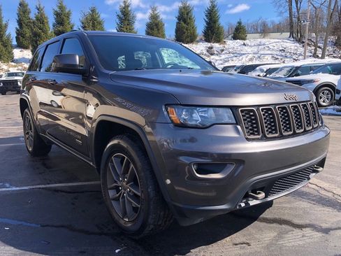 Used 2016 Jeep Grand Cherokee Laredo 75th Anniversary image 7