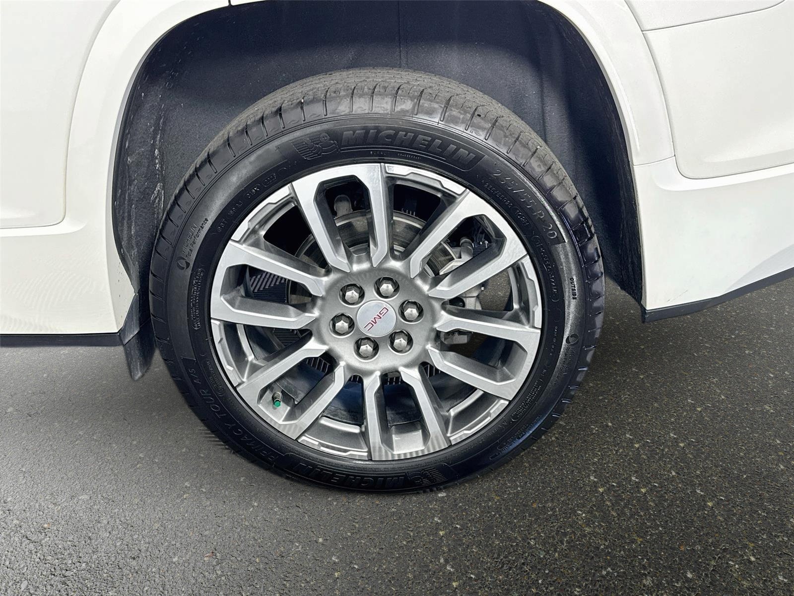 Certified 2023 GMC Acadia Denali w/ Denali Ultimate Package FWD image 32