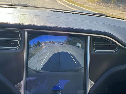 Used 2013 Tesla Model S Performance image 32