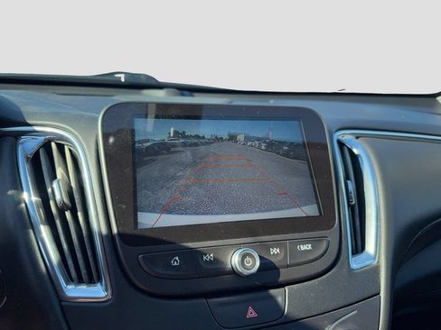 Used 2017 Chevrolet Malibu LT w/ Leather Package FWD image 18