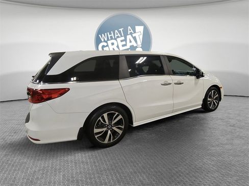 Used 2024 Honda Odyssey Touring image 3