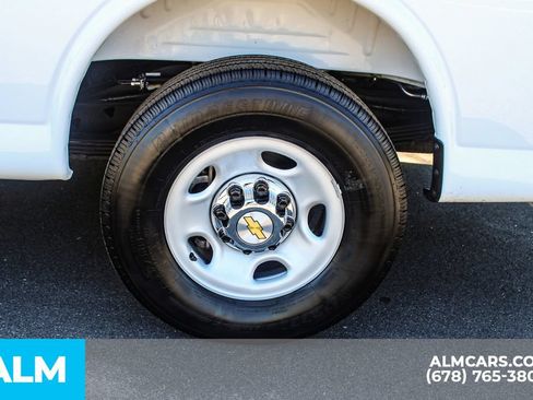 Used 2025 Chevrolet Express 3500 LT w/ LT Preferred Equipment Group RWD image 15