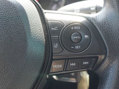 Used 2022 Toyota RAV4 LE FWD image 9
