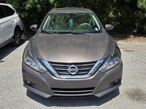 Used 2017 Nissan Altima 2.5 SL w/ 2.5 Technology Package FWD image 2