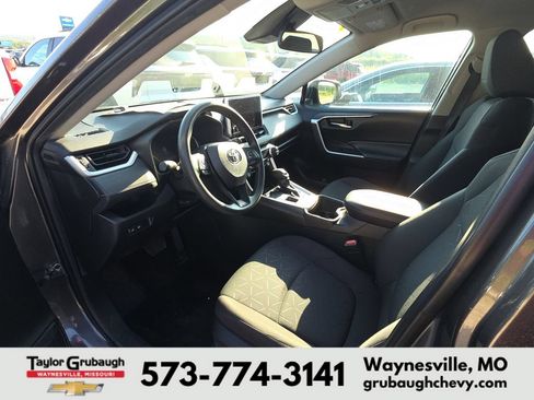 Used 2024 Toyota RAV4 XLE AWD/4WD image 8