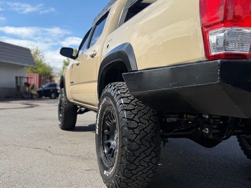 Used 2020 Toyota Tacoma TRD Off-Road w/ Technology Package AWD/4WD image 45