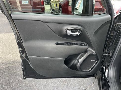 Used 2021 Jeep Renegade Latitude w/ Sun & Sound Group image 13