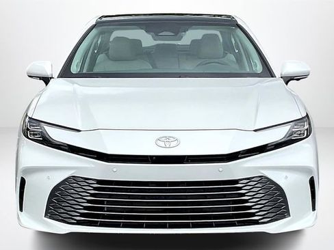 Used 2025 Toyota Camry XLE w/ Premium Plus Package image 3