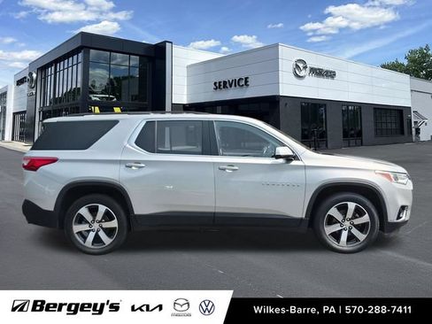Used 2019 Chevrolet Traverse LT w/ LT Premium Package AWD/4WD image 5