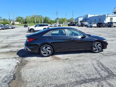 Used 2025 Hyundai Elantra SEL FWD image 14