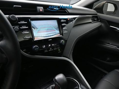 Used 2020 Toyota Camry SE image 11