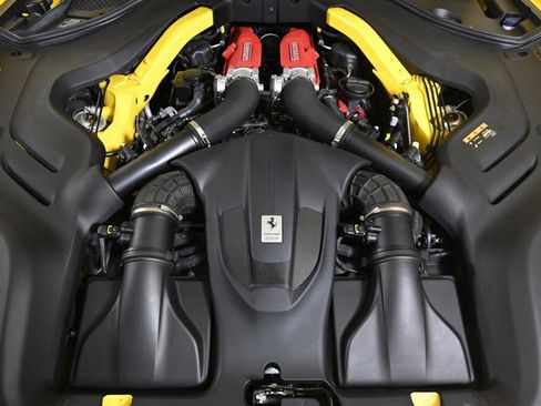 Certified 2020 Ferrari Portofino image 5