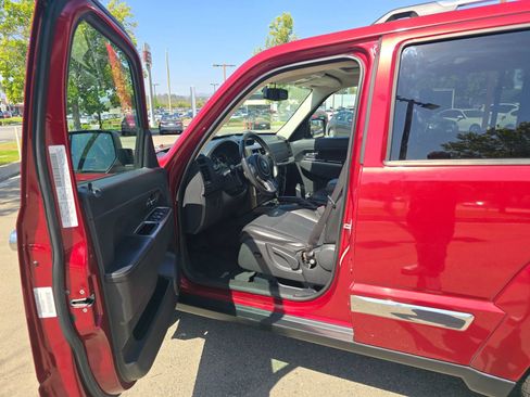 Used 2012 Jeep Liberty Limited Jet AWD/4WD image 9