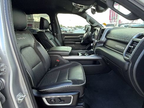 Used 2024 RAM 1500 Laramie AWD/4WD image 31