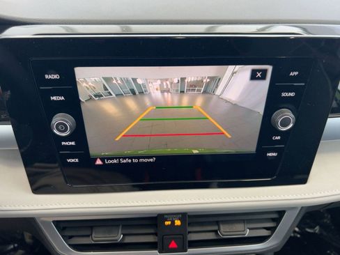 New 2026 Volkswagen Taos SE image 24