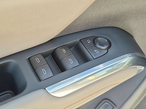 Used 2026 Chevrolet Traverse LT w/ Driver Confidence Package FWD image 11