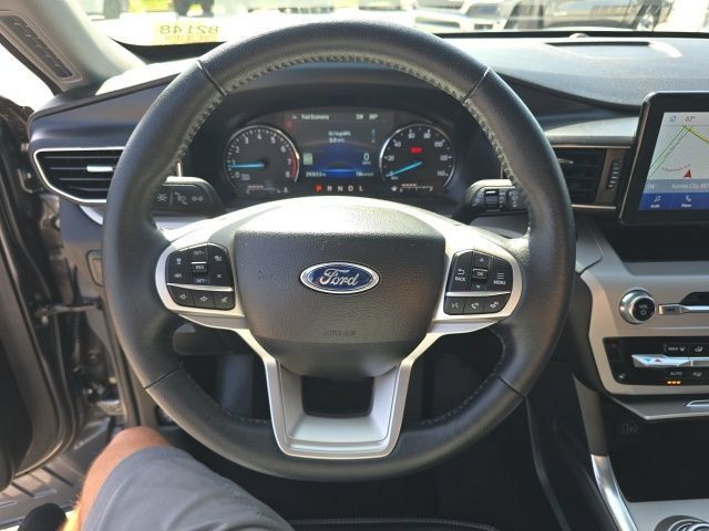 Used 2023 Ford Explorer XLT w/ Equipment Group 202A AWD/4WD image 22