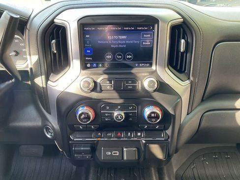 Used 2020 GMC Sierra 1500 Elevation w/ Elevation Value Package AWD/4WD image 23
