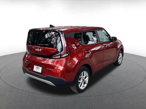 Used 2025 Kia Soul LX w/ LX Technology Package FWD image 8