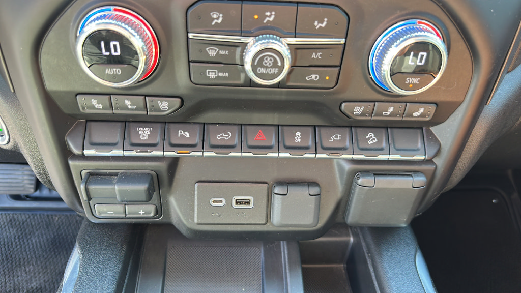 Used 2023 GMC Sierra 2500 AT4 w/ AT4 Preferred Package AWD/4WD image 22
