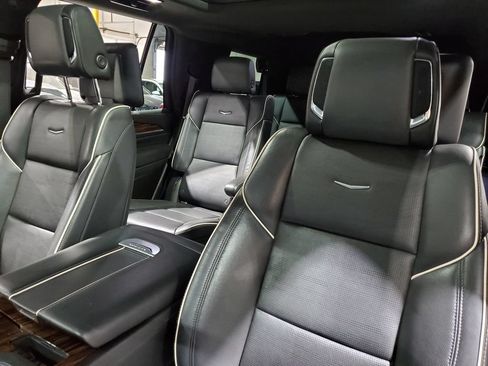 Used 2021 Cadillac Escalade Premium Luxury AWD/4WD image 48