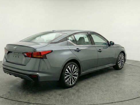 Used 2025 Nissan Altima 2.5 SV FWD image 9