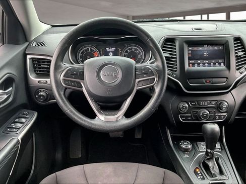 Used 2019 Jeep Cherokee Latitude w/ Popular Appearance Group image 5